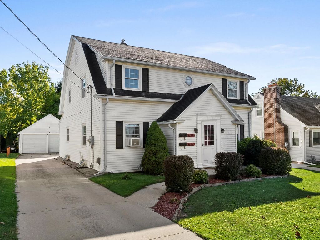 1121 Fairmont Ln 1121a, Manitowoc