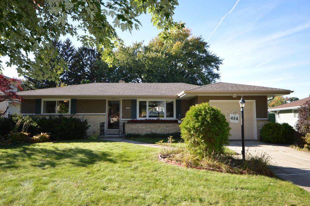 404 Willow Ln, South Milwaukee