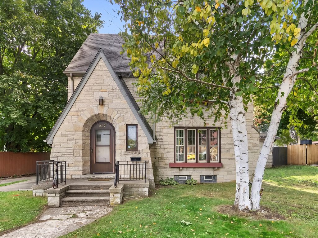 327 Pine St, Sheboygan Falls