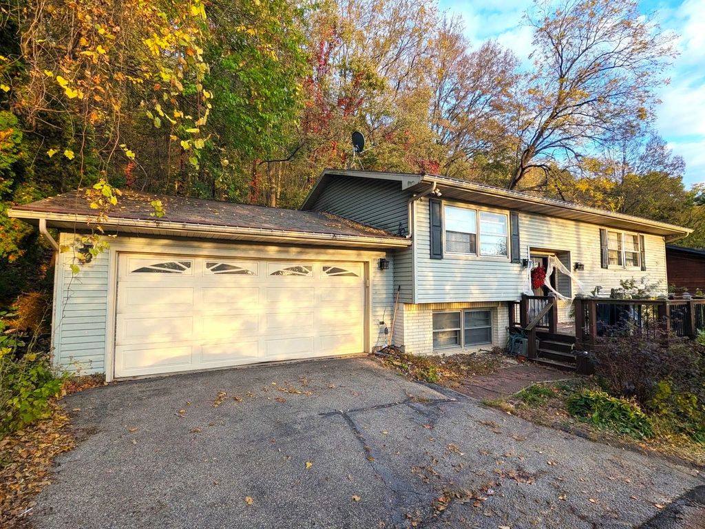 3205 Cliffside Dr, La Crosse