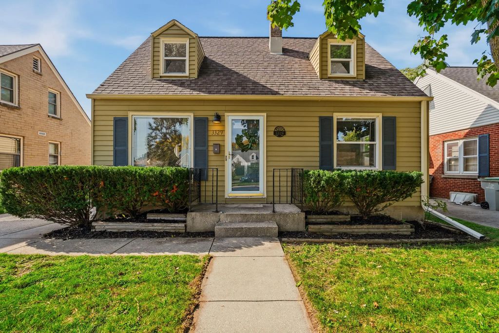 3329 N 92nd St, Milwaukee