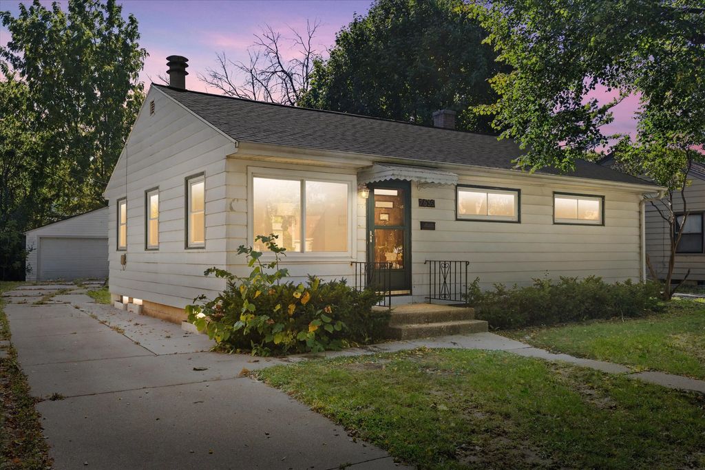 7639 W Palmetto Ave, Milwaukee