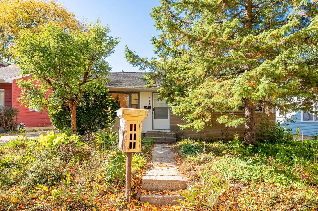 8023 W Scranton Pl, Milwaukee