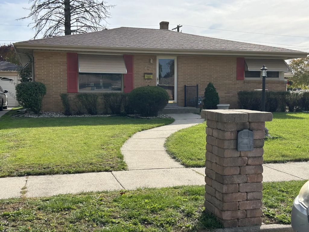 827 Coronada Dr, Racine