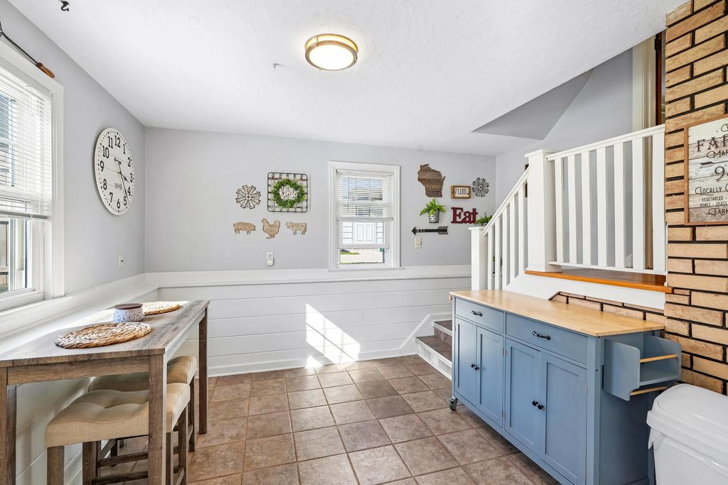 329 E Gauer Cir, Milwaukee
