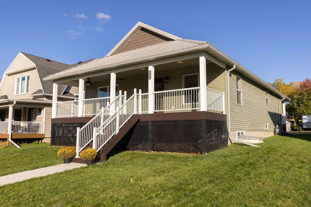 1208 Kilbourn Ave -, Tomah
