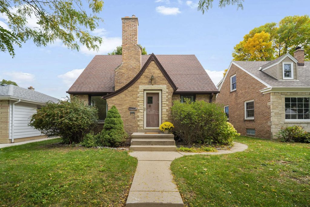 3766 N 85th St, Milwaukee