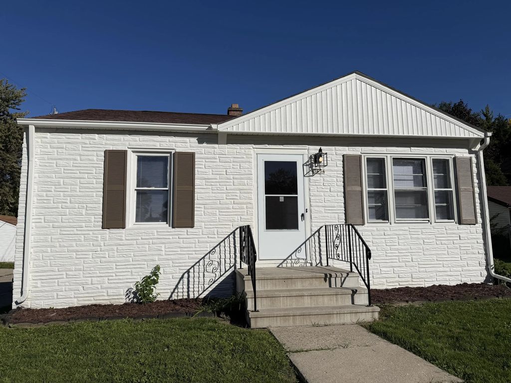 3634 S 1st Pl, Milwaukee