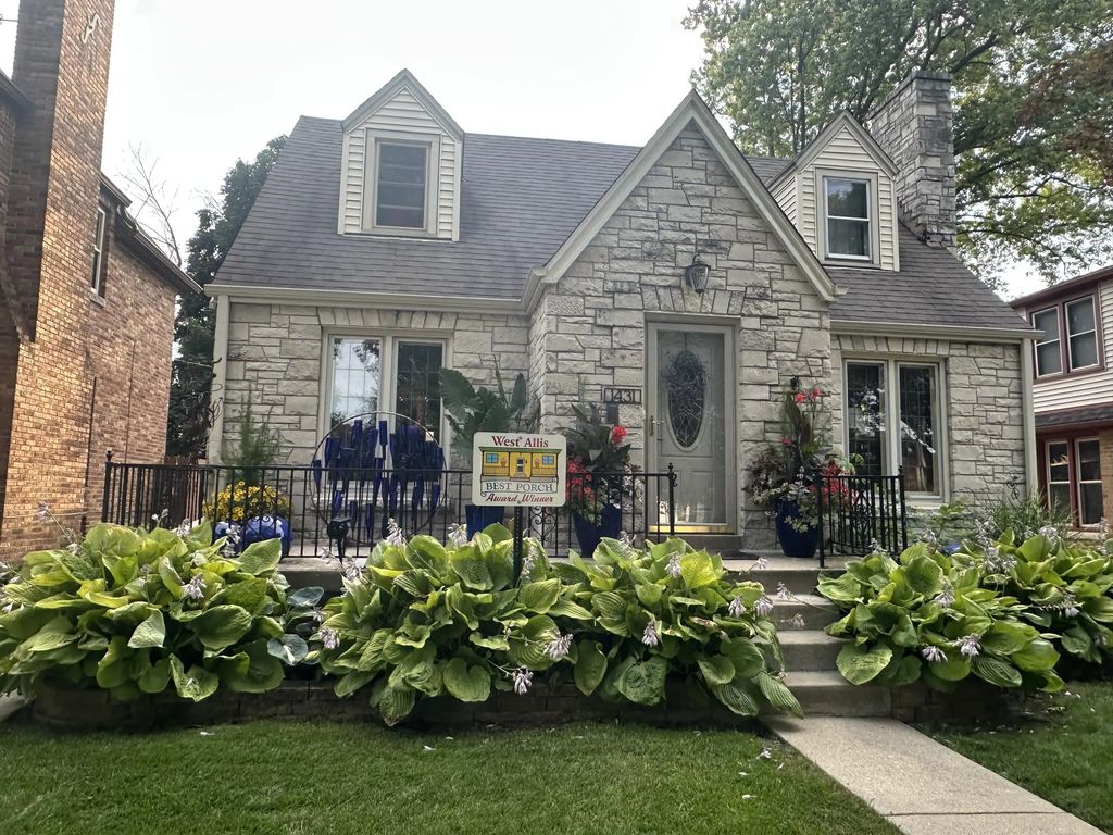 1431 S 85th St, West Allis