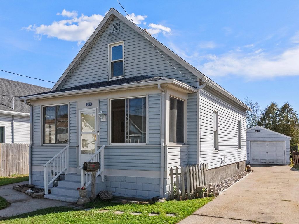 2413 14th St, Two Rivers