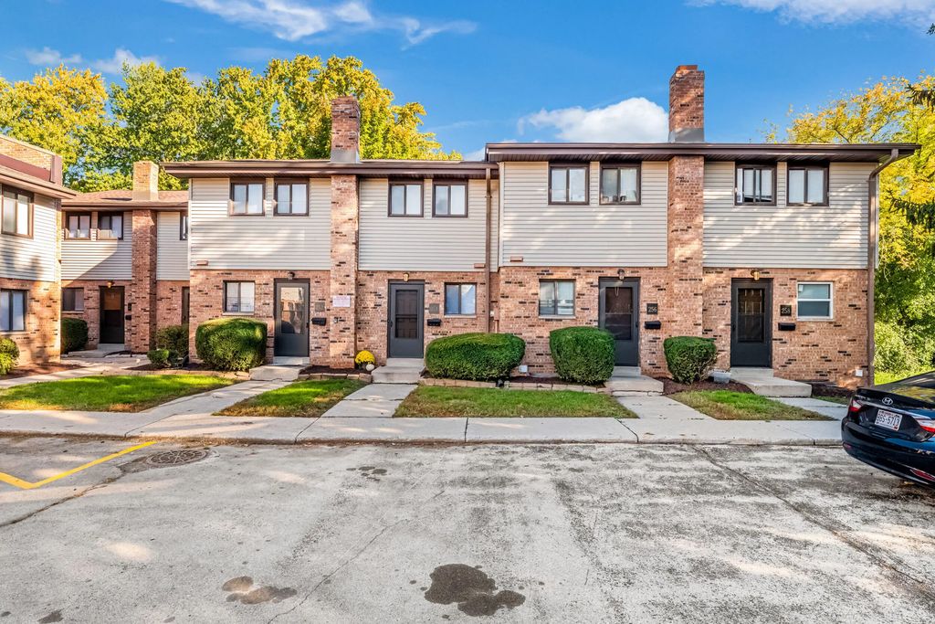 240 E Dekora St 264, Saukville