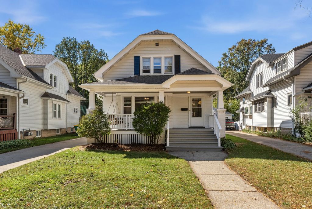 3631 N Morris Blvd, Shorewood