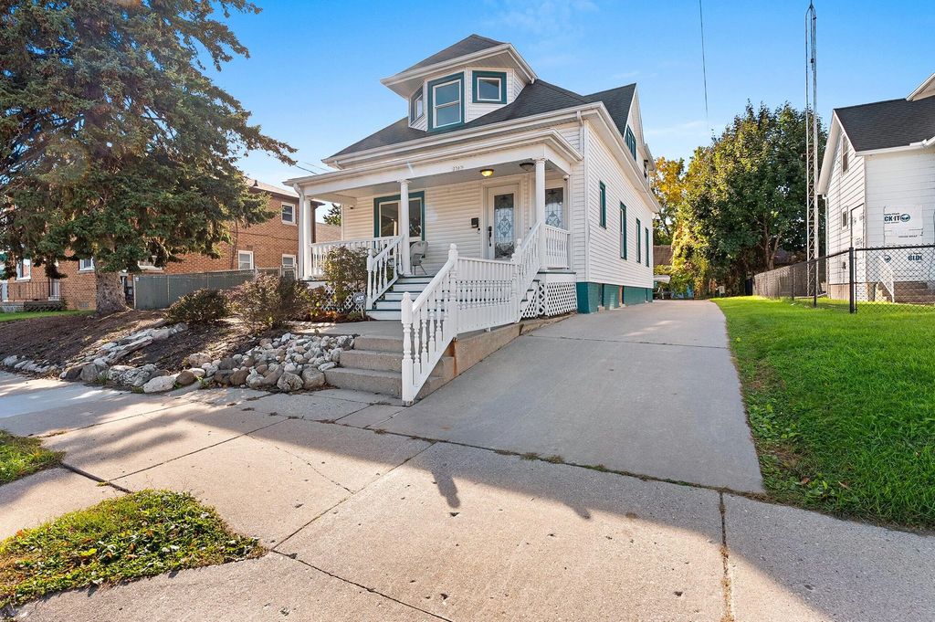 2307 Marshall St, Manitowoc
