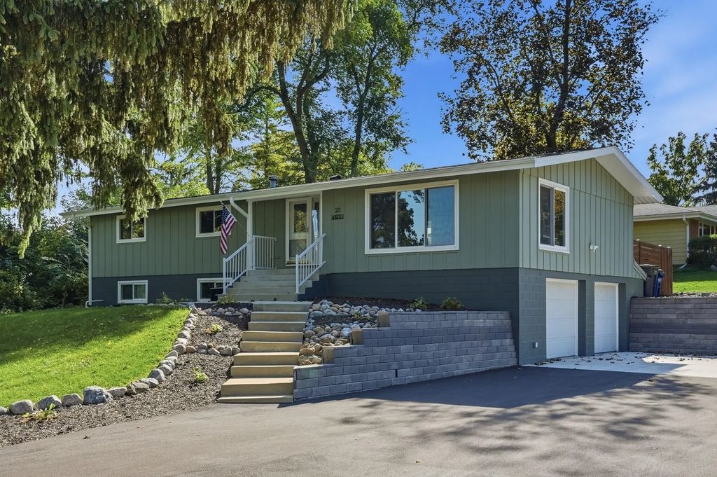 S71w19307 Hillview Dr, Muskego