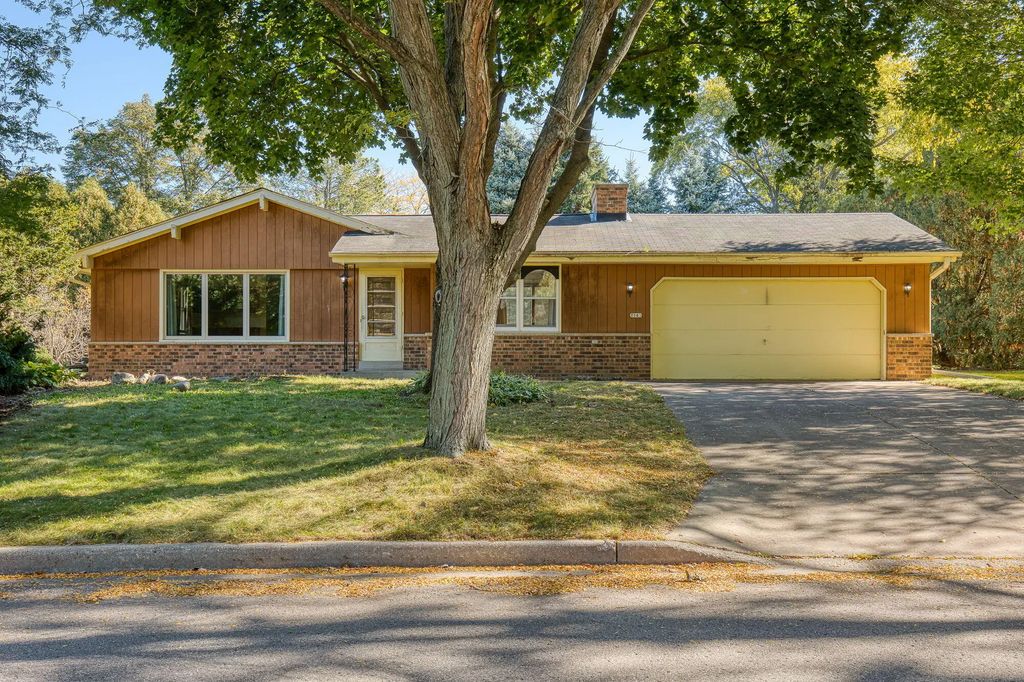 7143 Horizon Dr, Greendale