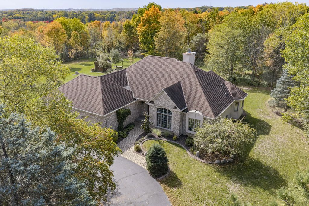 4945 S Calhoun Rd, New Berlin
