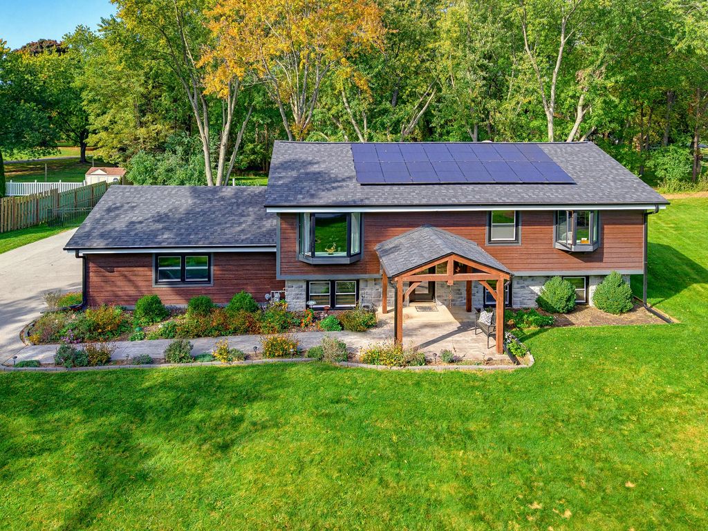 W330n5515 Linden Cir E, Merton