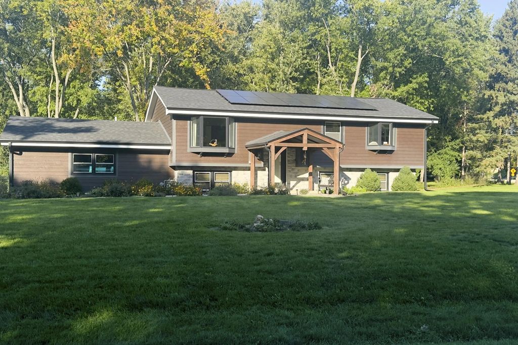 W330n5515 Linden Cir. E Cir, Merton