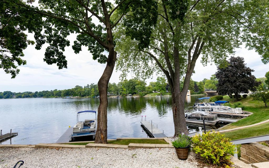 320 E Pleasant St 106, Oconomowoc