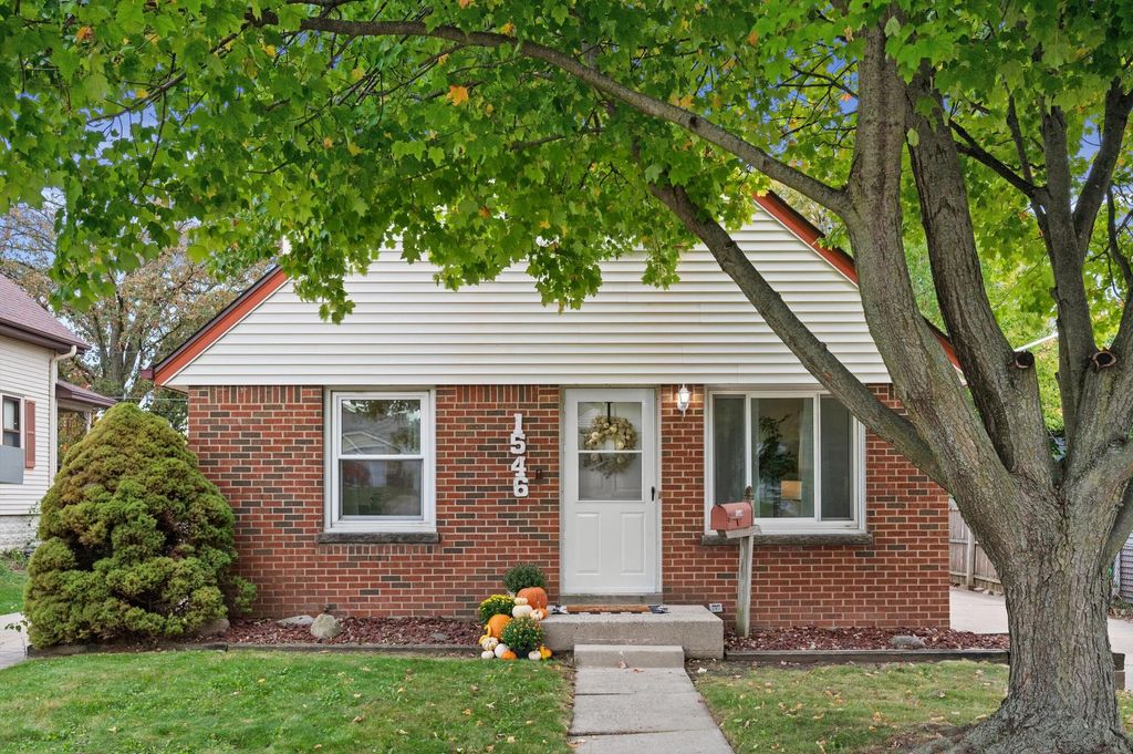 1546 S 93rd St, West Allis