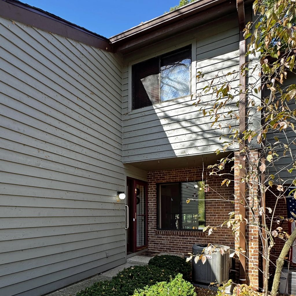 2935 Old Mill Dr, Racine