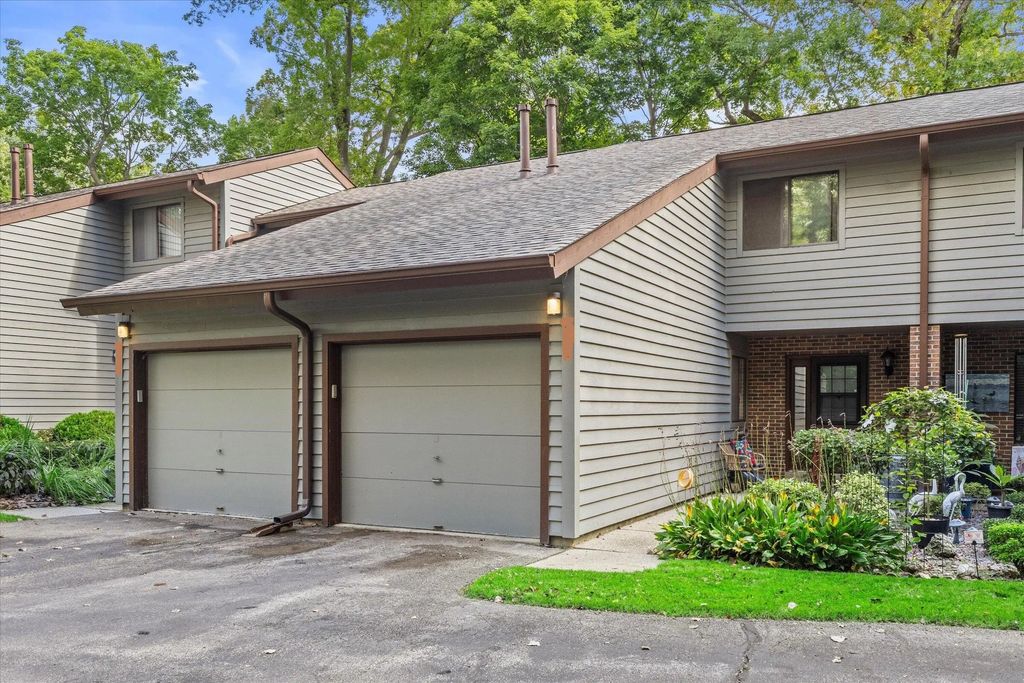 2935 Old Mill Dr, Racine
