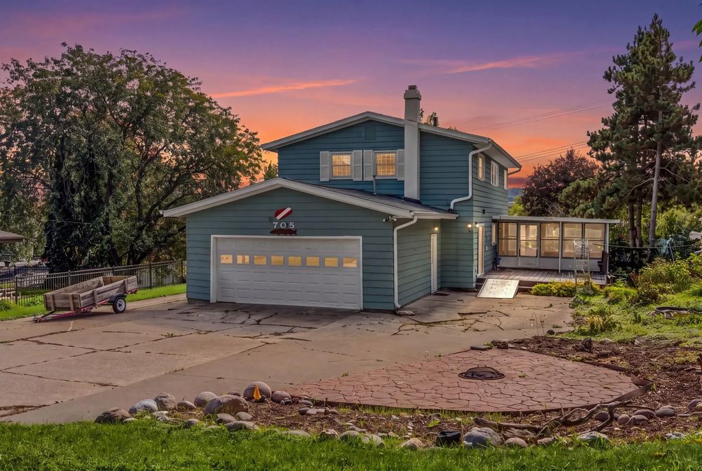 705 2nd St S, La Crescent