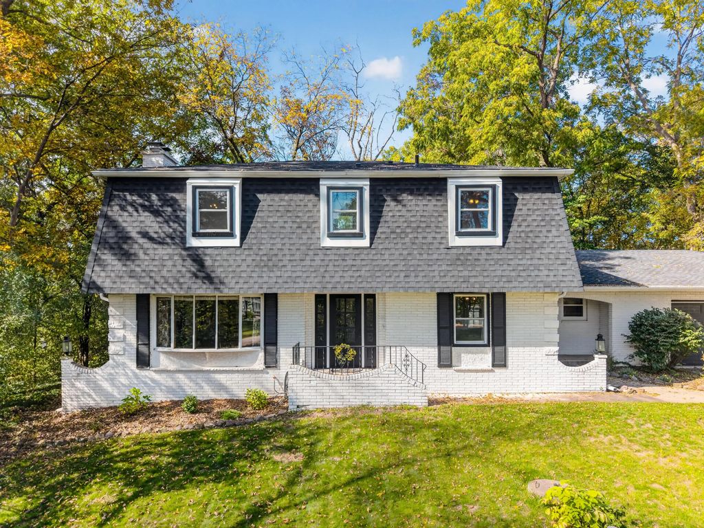 1855 Briarwood Ln, Fitchburg