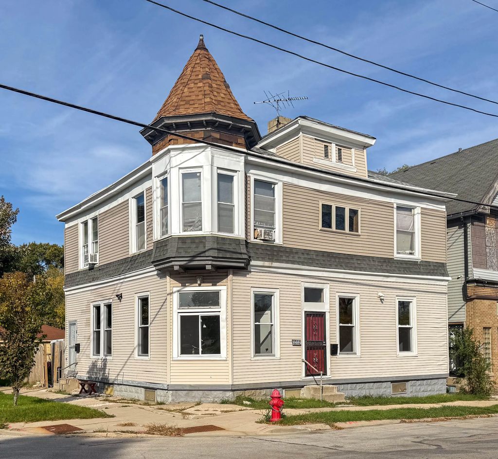3232 W Cameron Ave, Milwaukee
