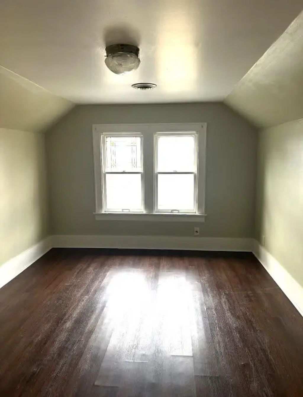 2124 S 71st St Upper, West Allis