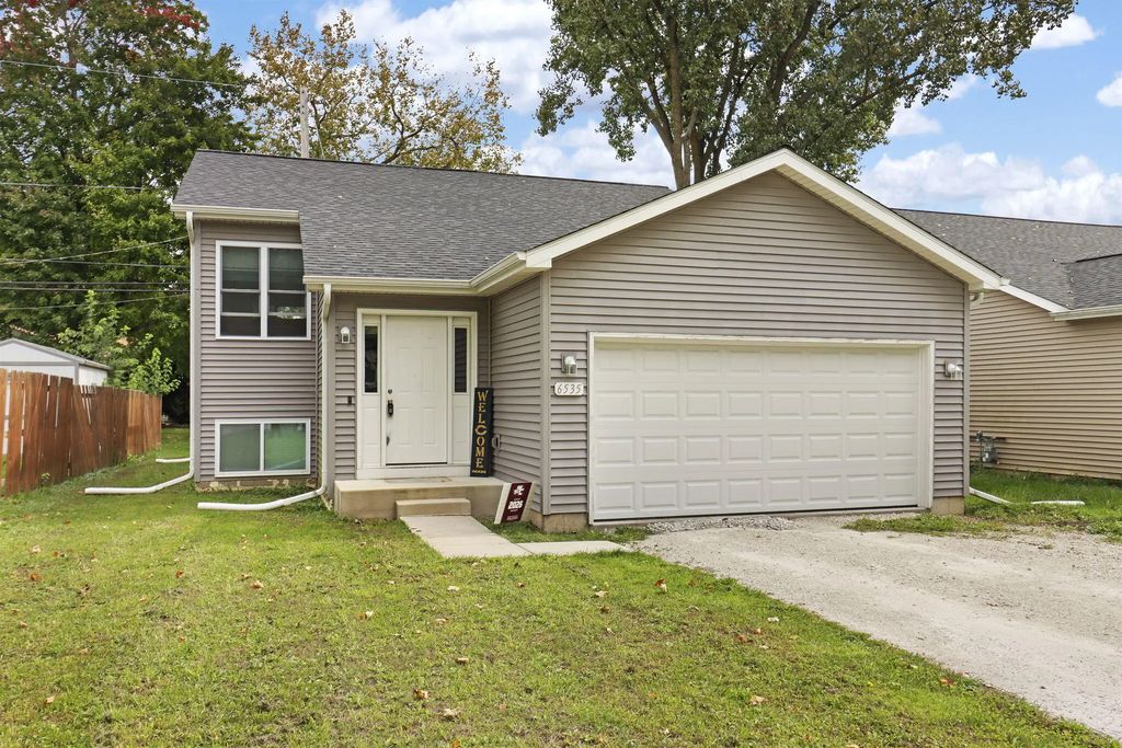 6535 247th Ave, Paddock Lake