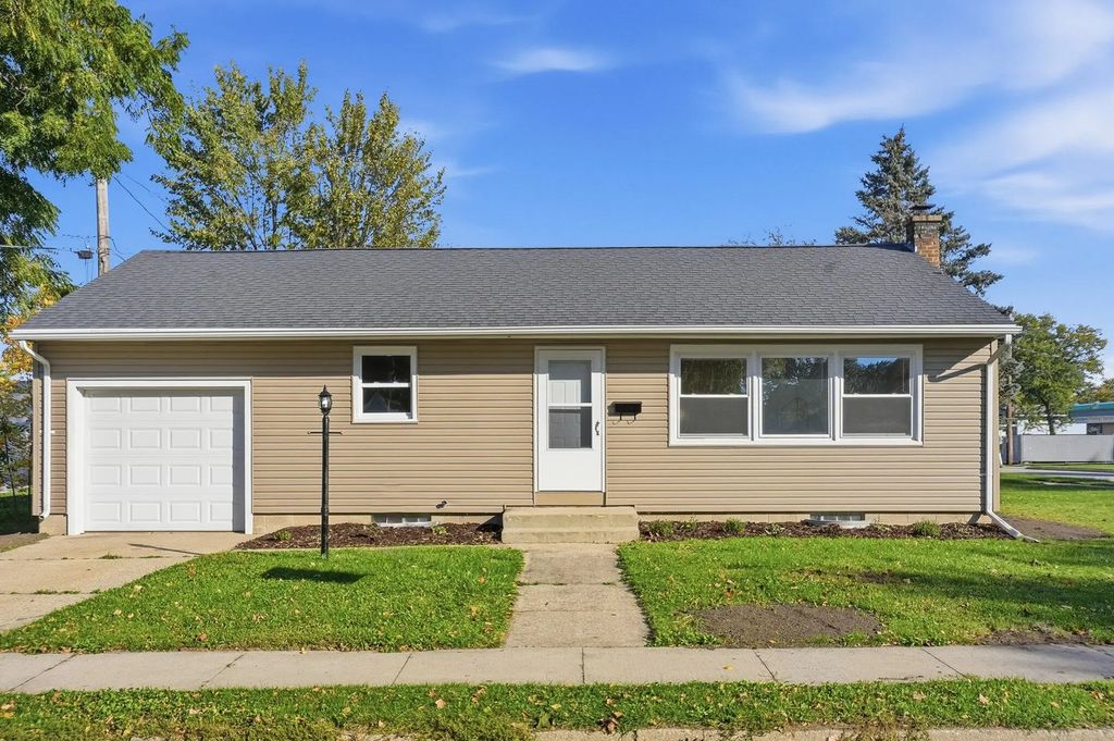 800 W Jefferson St, Waupun