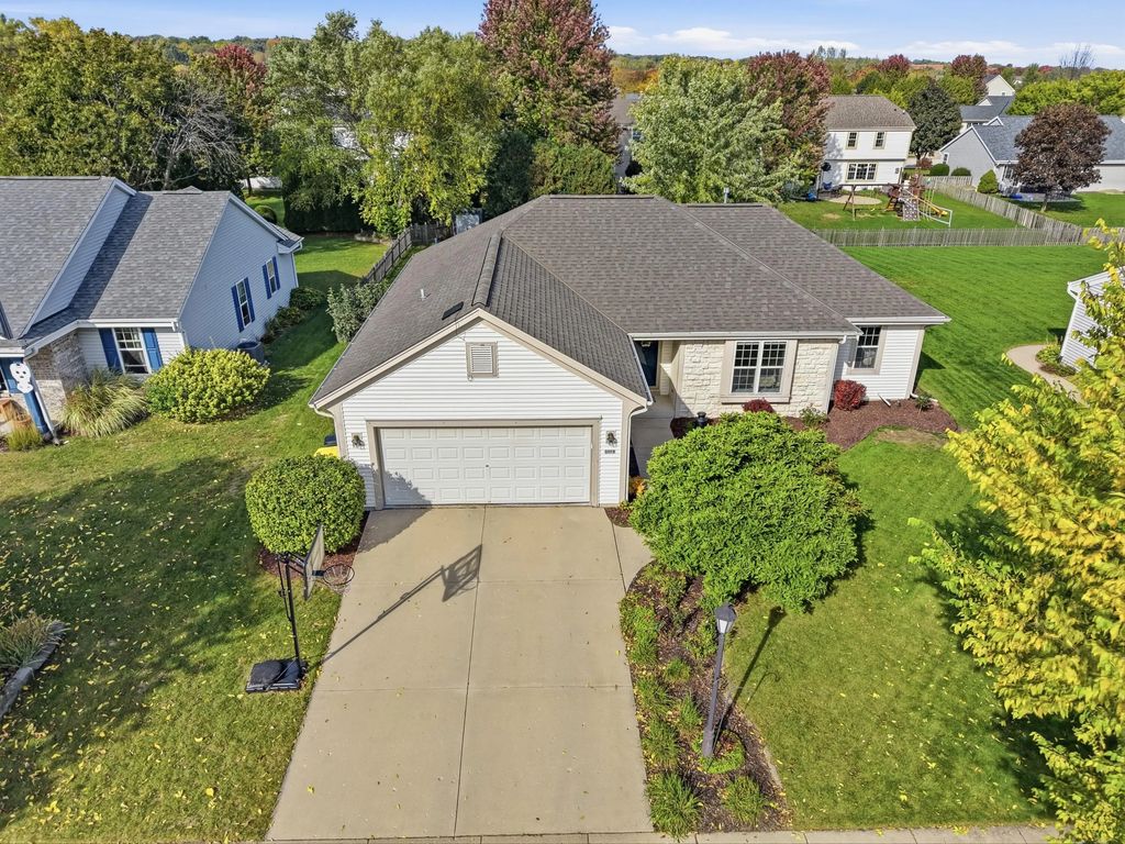 3909 Stillwater Cir, Waukesha