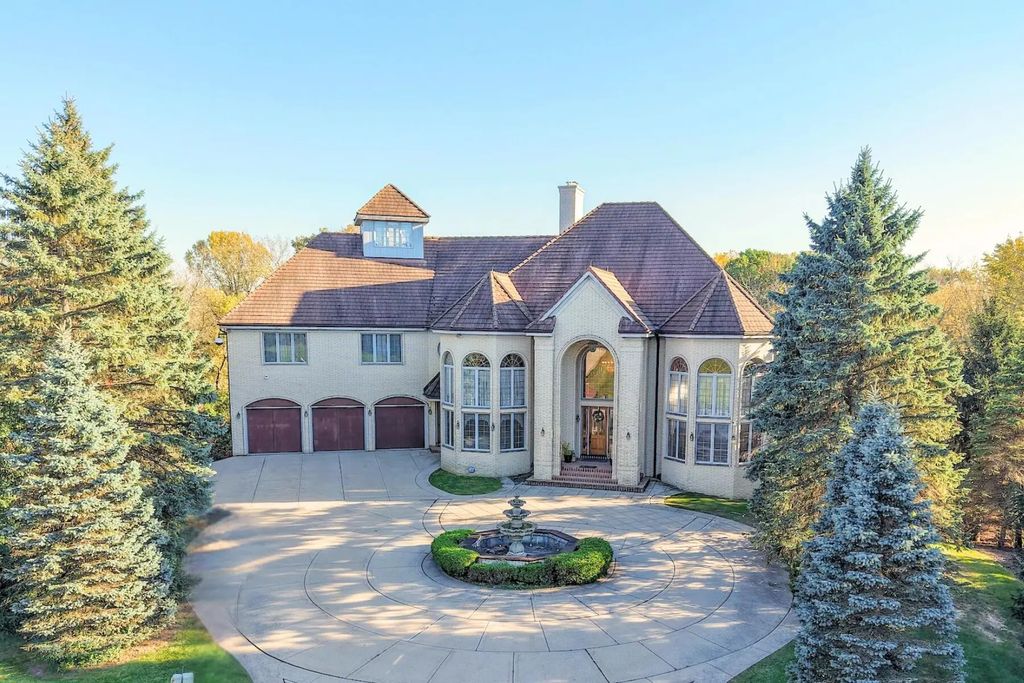 N78w13031 Country Club Ct, Menomonee Falls
