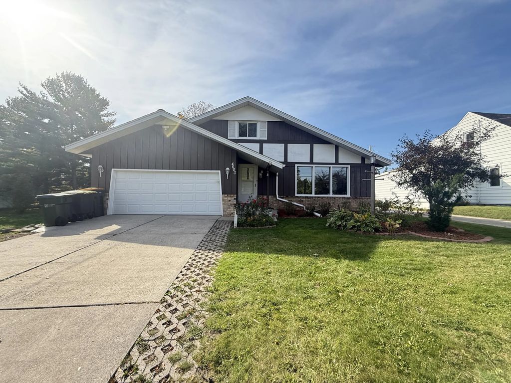 4603 N 118th St, Wauwatosa