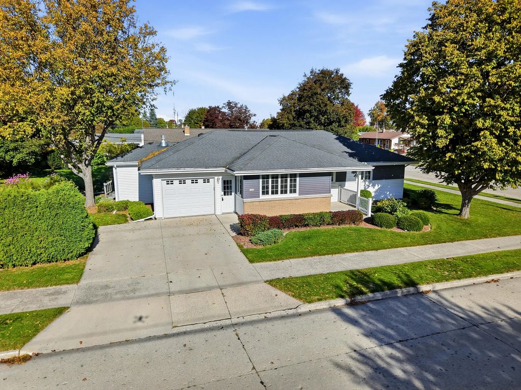 1354 N 16th St, Manitowoc