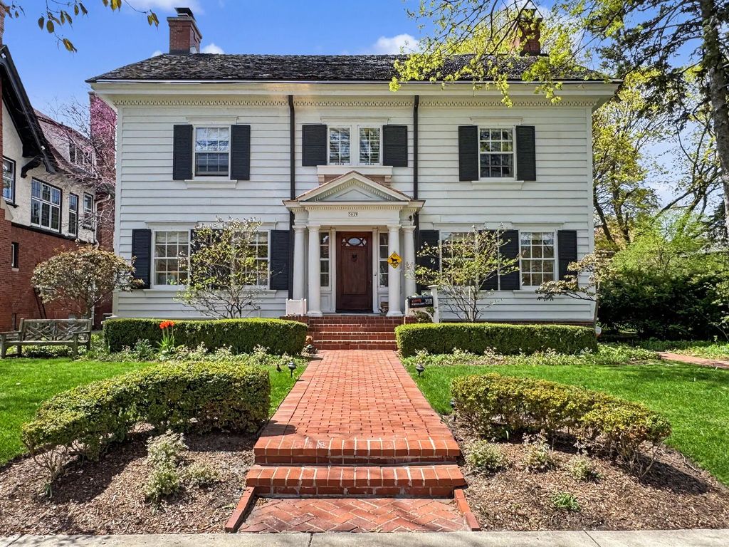 3029 N Summit Ave, Milwaukee