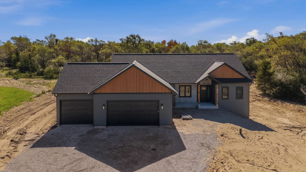 2377 Wallace Lake Rd, Trenton