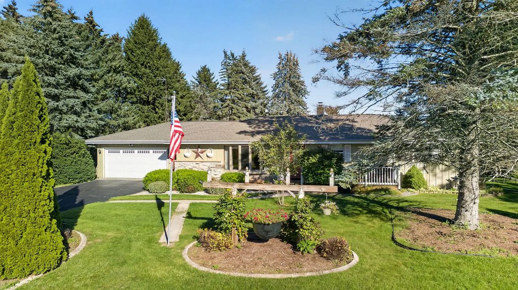 4303 E Parke Ridge Ln, Sheboygan