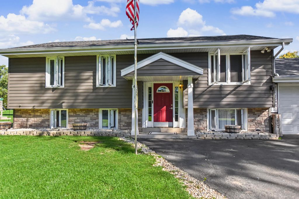 S88w30964 Meyer Dr, Mukwonago