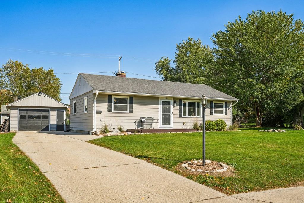 256 Ivy Pl, West Bend
