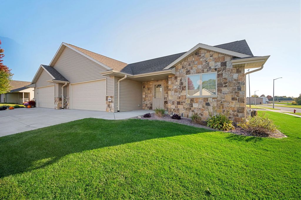 300 Clover Ln, Lomira