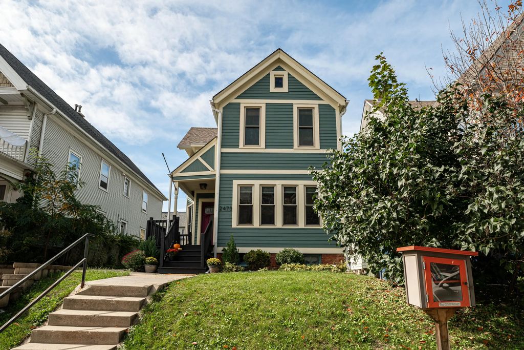 2473 N Cramer St, Milwaukee