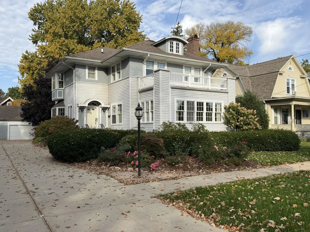 902 S 8th St, Watertown