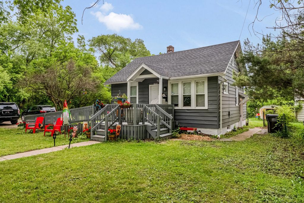 4406 S Nicholson Ave, Saint Francis