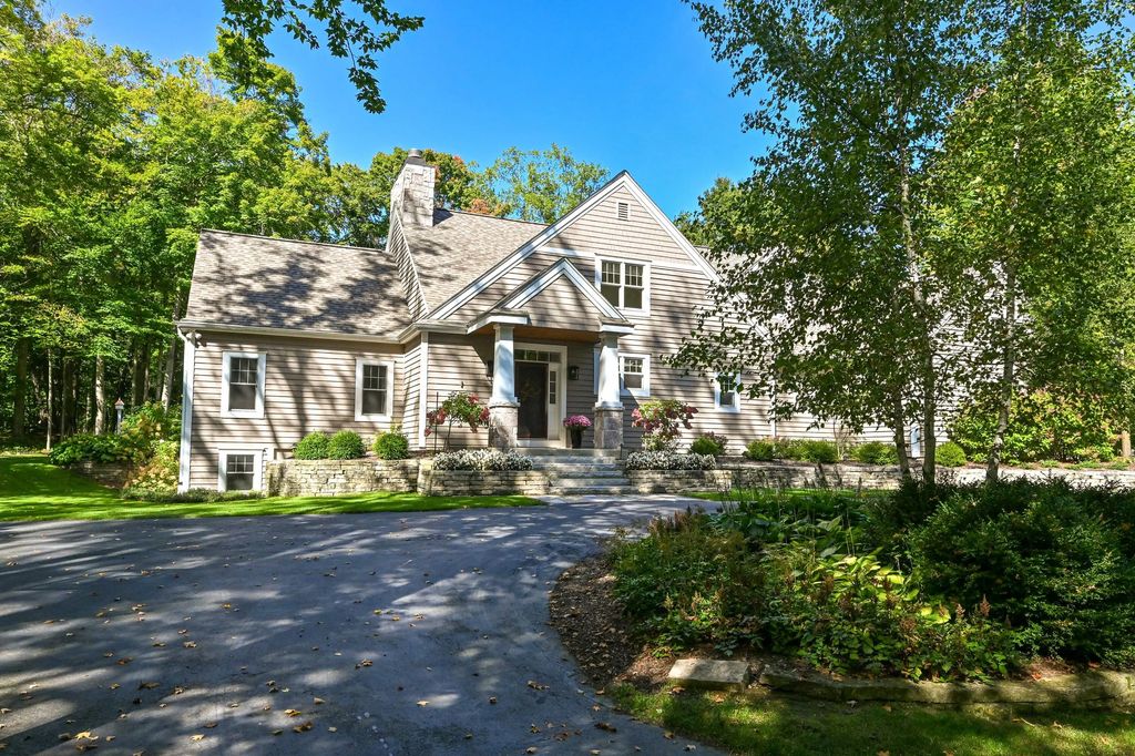 9226 W Hawthorne Rd, Mequon