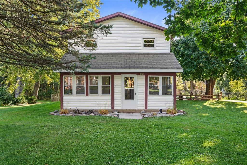 1934 Fremont St, East Troy