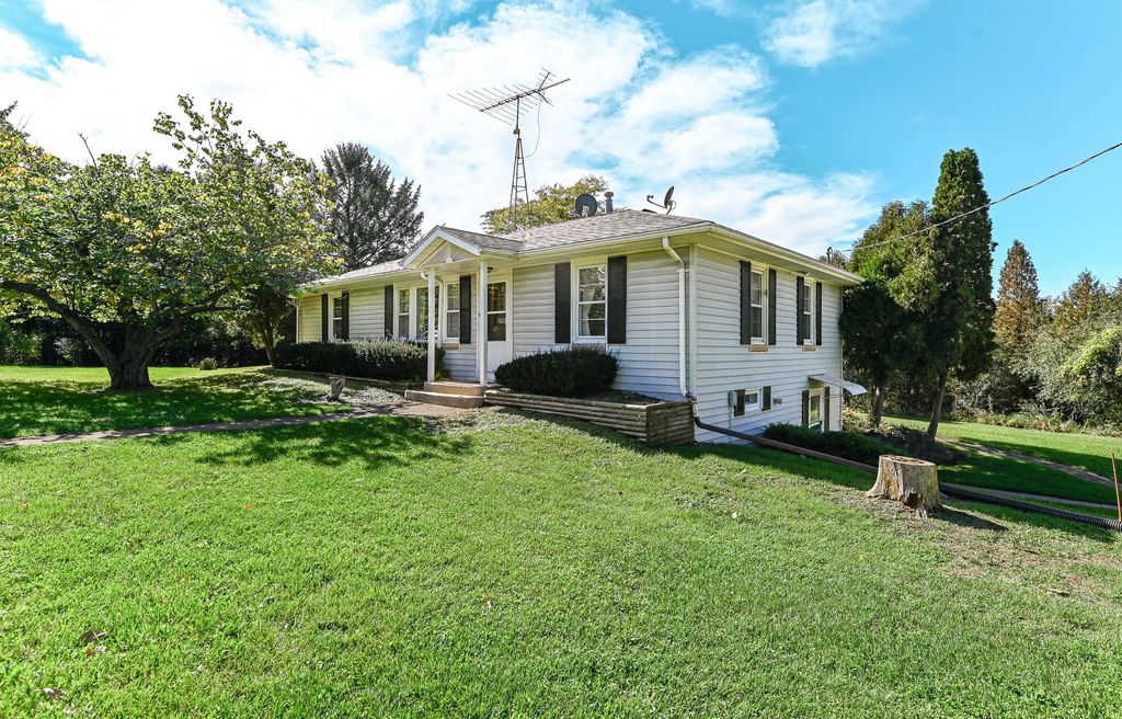 1636 Walburg Rd, Lyons