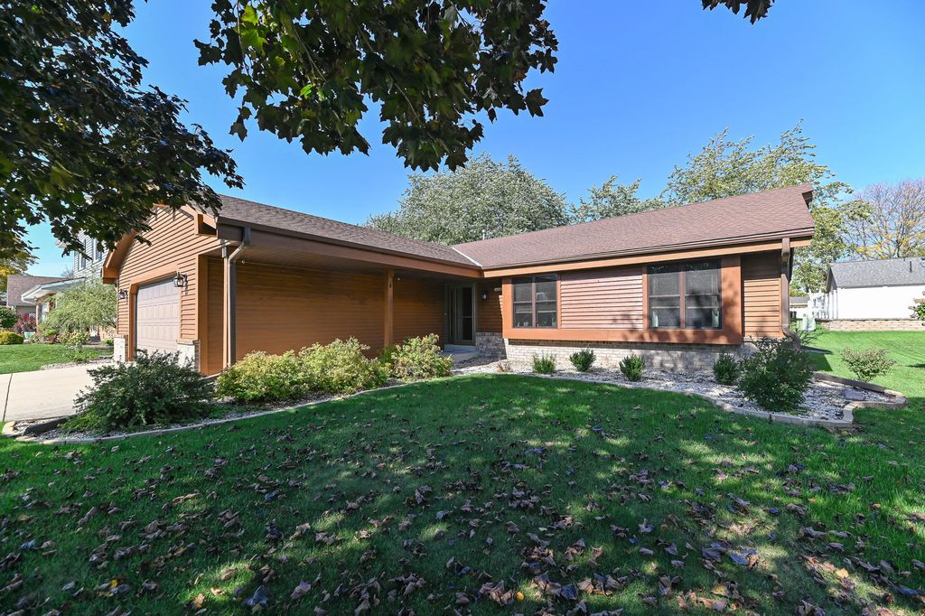 16240 W Allison Ln, New Berlin