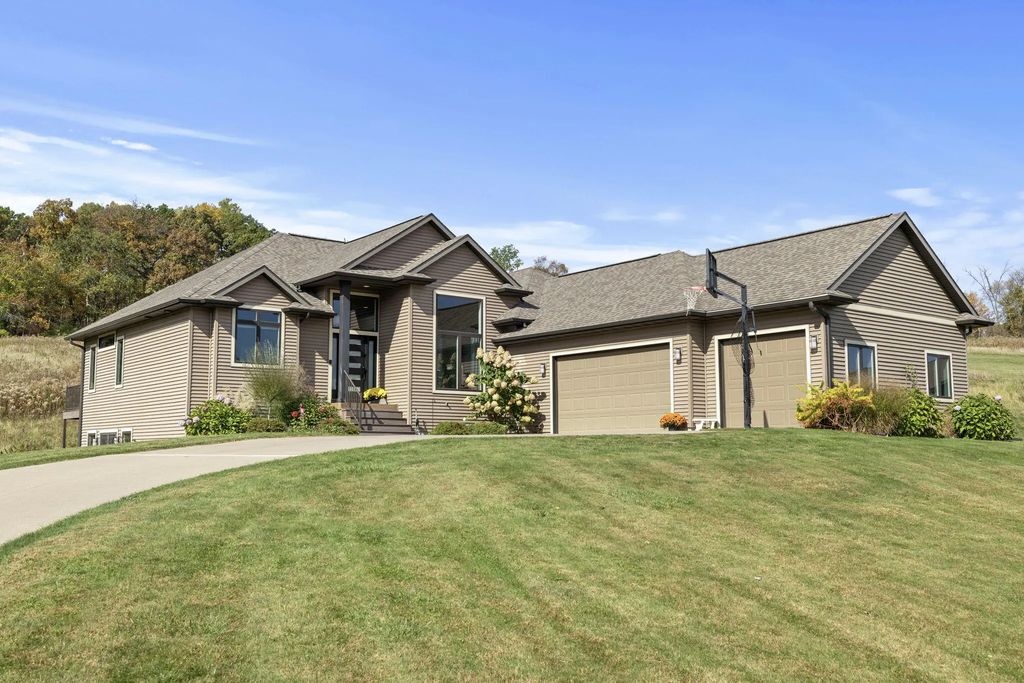 W6454 Willow Wood Ct, Onalaska
